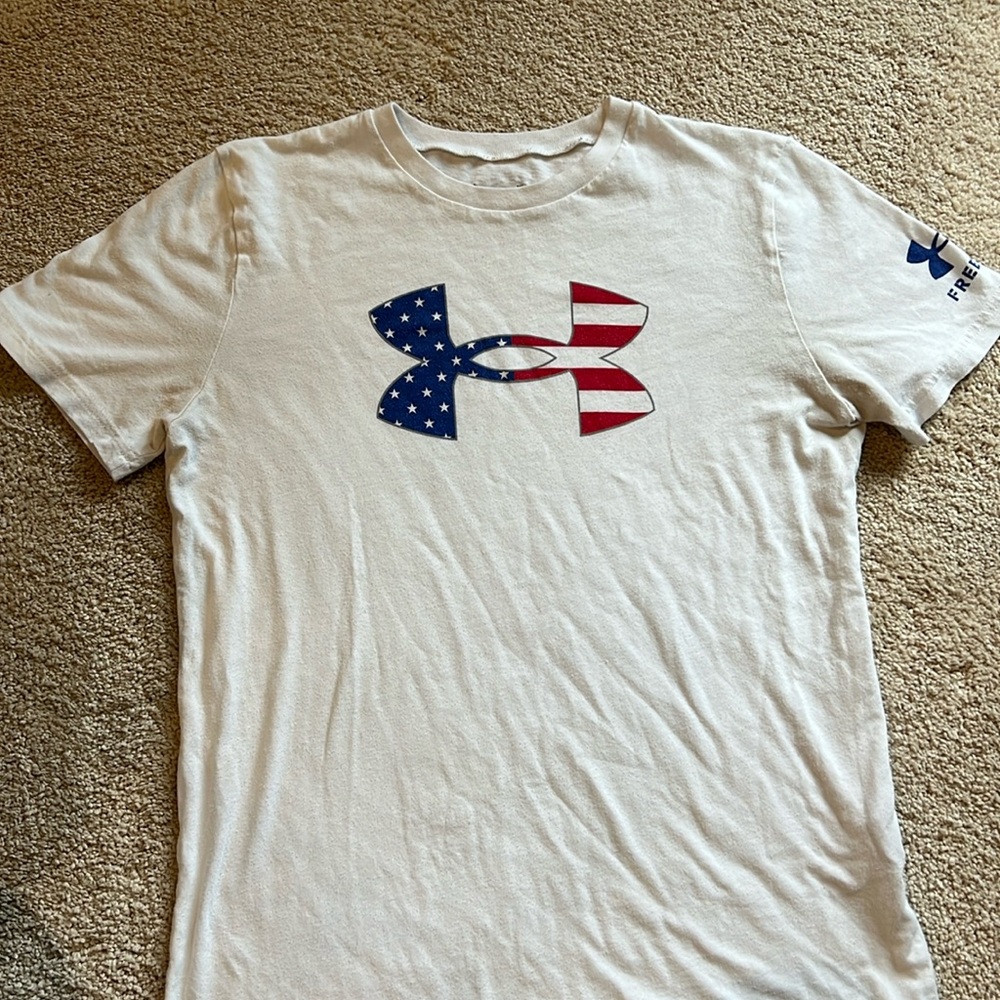 Under armour boys size youth large, gently worn, no stains, smoke free home